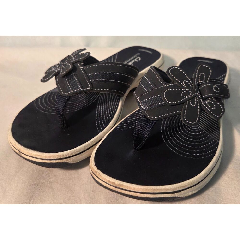 Clarks Cloudsteppers Cushion Soft Flip Flop Sandals Black Floral Women’s size 6